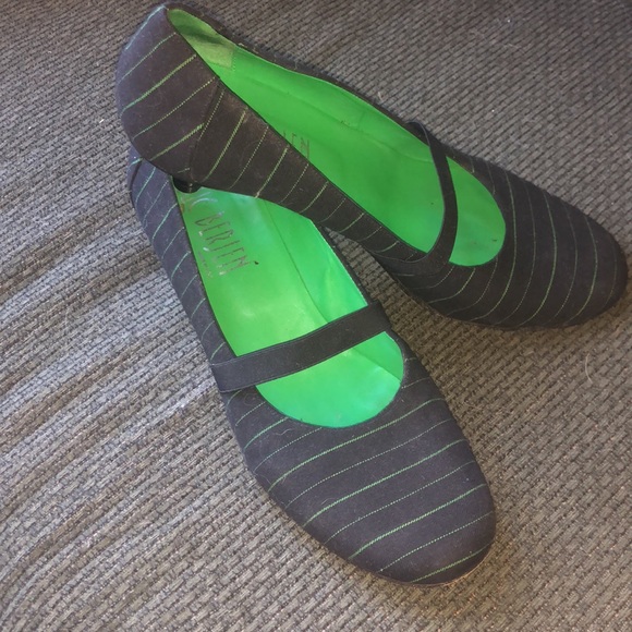 Luc Berjen• Kitten Heeled Pinstriped Loafers - Picture 8 of 11